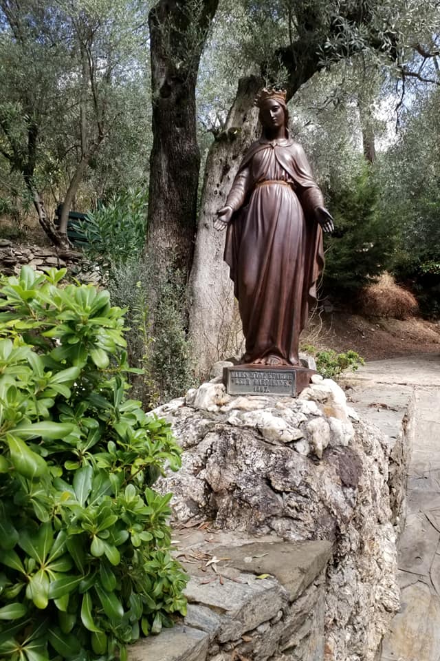 Standbeeld van Maria by die "Huis van Maria" in Turkye
