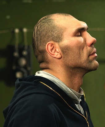 Nikolai Valuev - let op prominente oogbanke